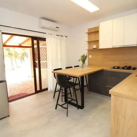 Uga Apartment *