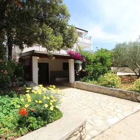 Uga Apartment Mandre