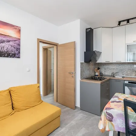 Uga アパート マンドレ