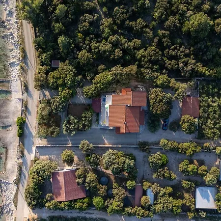 Uga アパート マンドレ