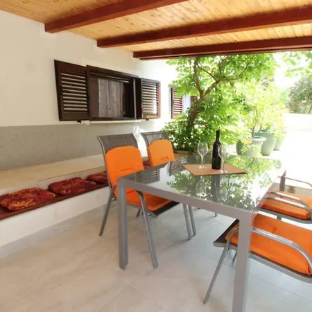 Uga Apartamento Mandre