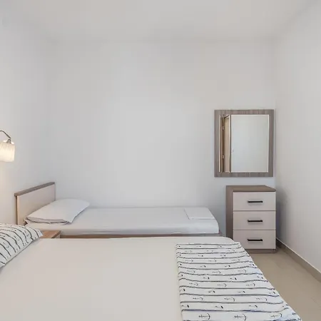 Uga Apartament Mandre