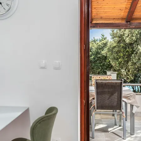 Uga Apartament Mandre