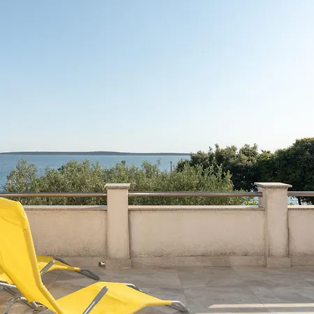 Uga Apartament Mandre