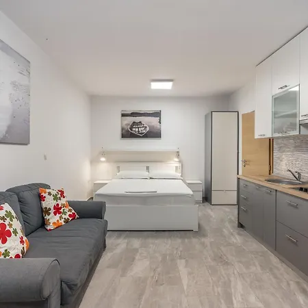 Uga Apartament Mandre