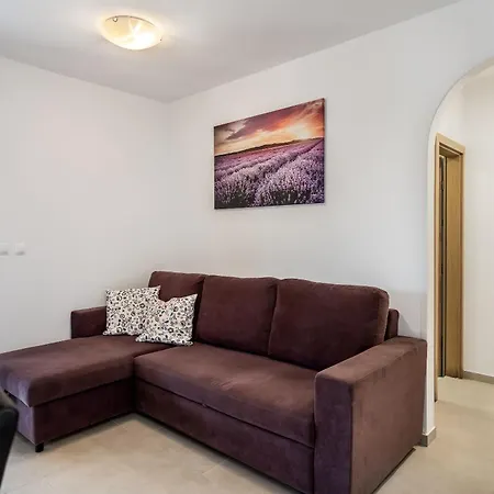 Apartment Uga *